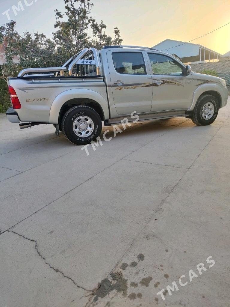 Toyota Hilux 2012 - 340 000 TMT - Мары - img 4