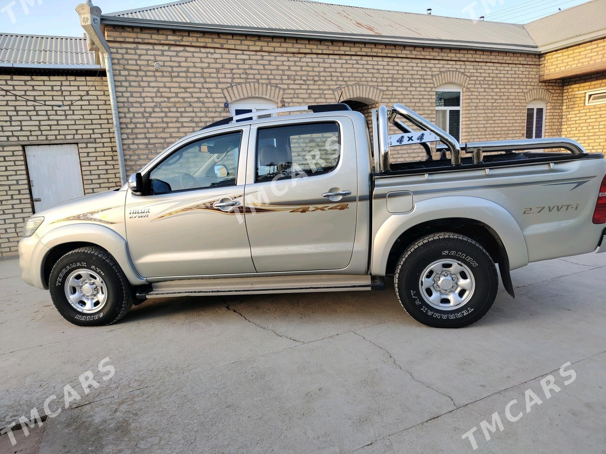 Toyota Hilux 2012 - 340 000 TMT - Мары - img 3