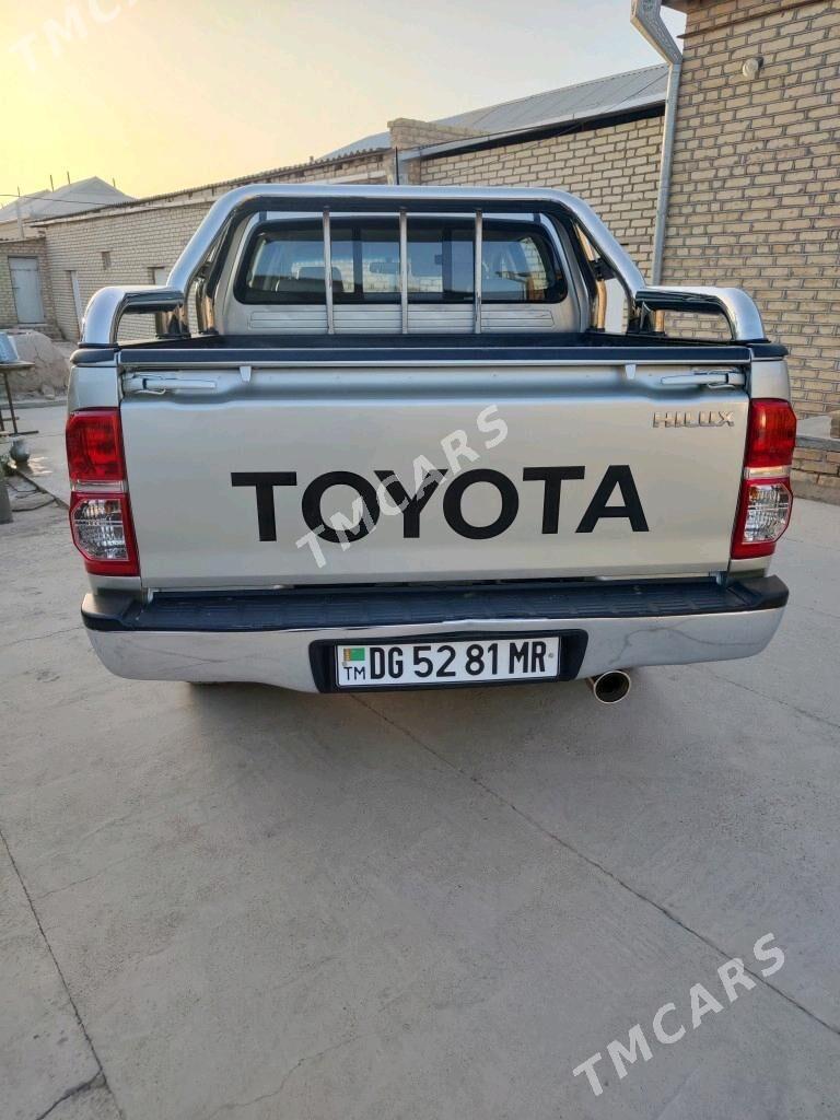 Toyota Hilux 2012 - 340 000 TMT - Мары - img 7