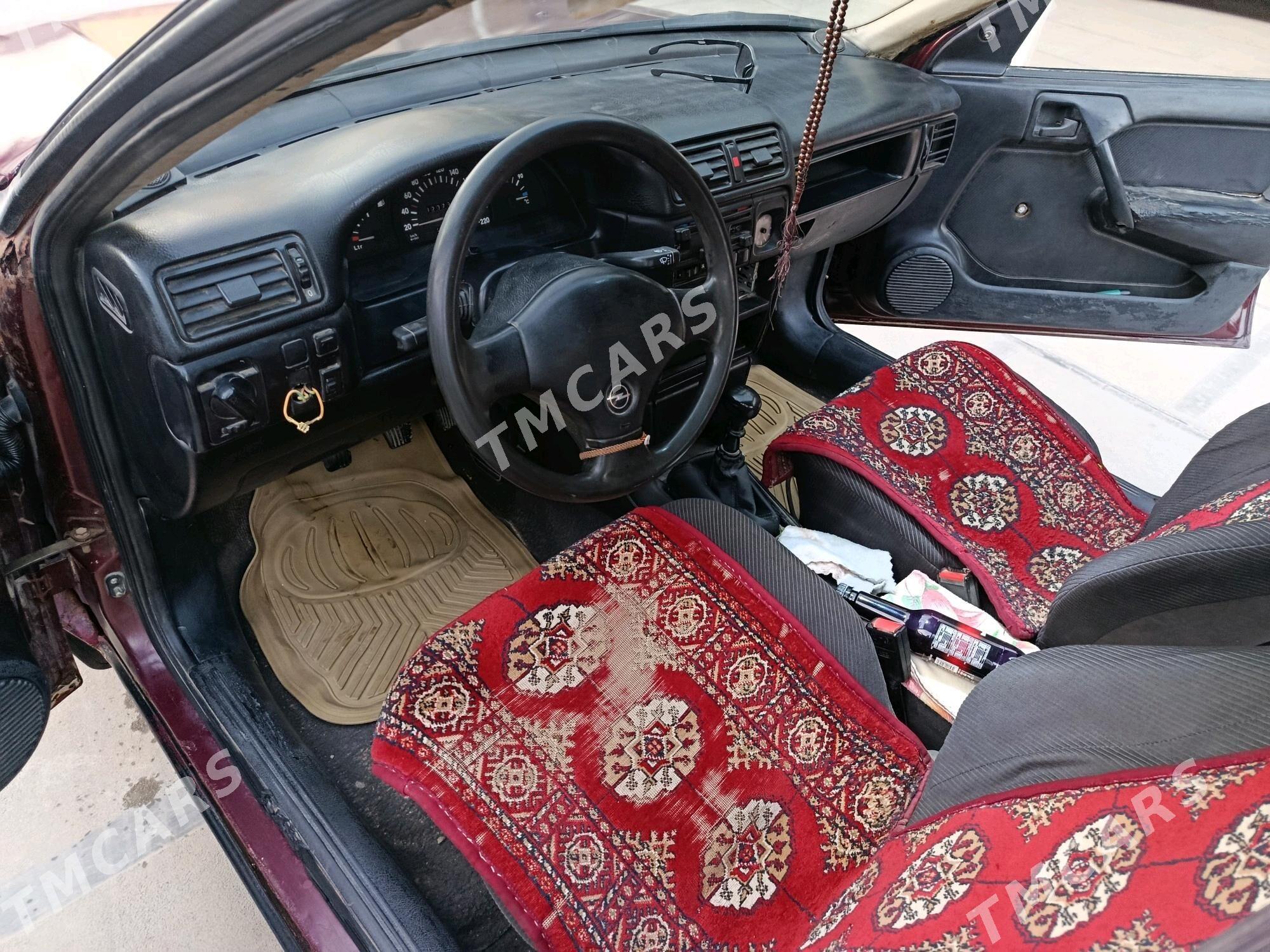 Opel Vectra 1990 - 26 000 TMT - Векильбазар - img 5