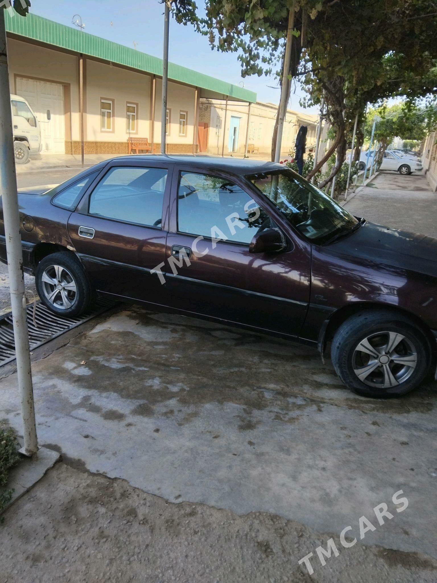 Opel Vectra 1993 - 28 000 TMT - Чарджоу - img 3