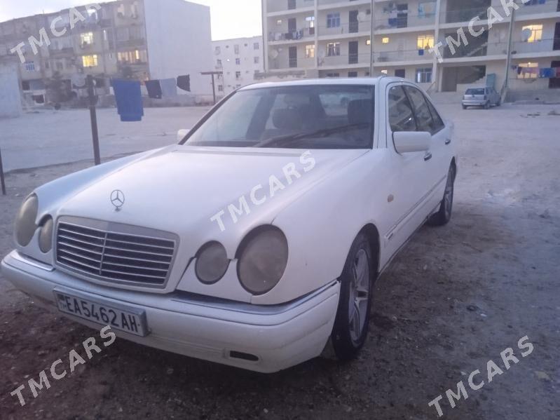 Mercedes-Benz E320 1996 - 45 000 TMT - Garabogaz - img 4
