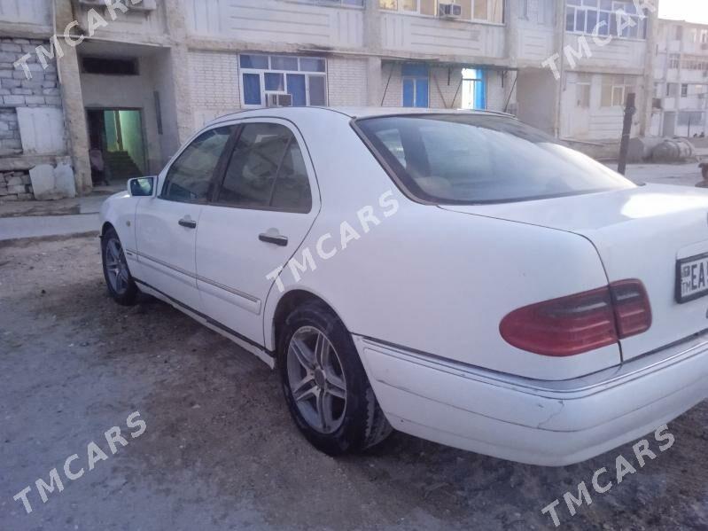 Mercedes-Benz E320 1996 - 45 000 TMT - Garabogaz - img 6