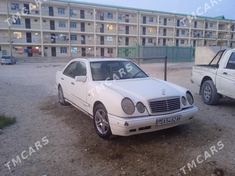 Mercedes-Benz E320 1996 - 45 000 TMT - Garabogaz - img 7
