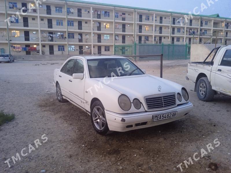 Mercedes-Benz E320 1996 - 45 000 TMT - Garabogaz - img 9