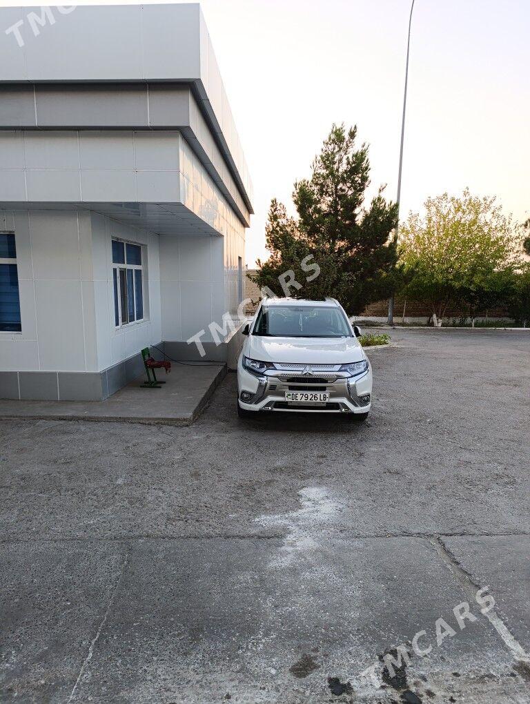 Mitsubishi Outlander 2022 - 320 000 TMT - Туркменабат - img 2