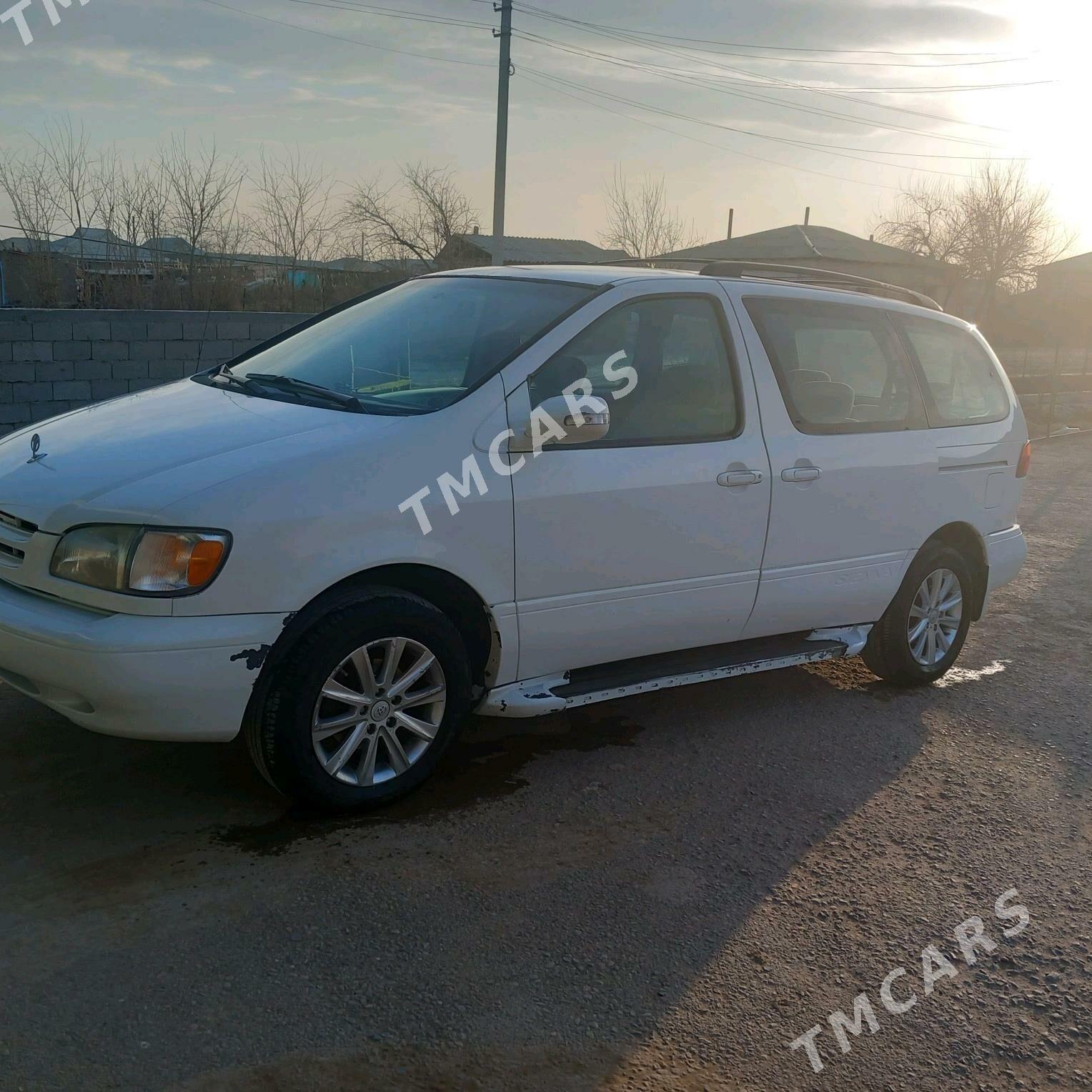 Toyota Sienna 2000 - 150 000 TMT - Теджен - img 3