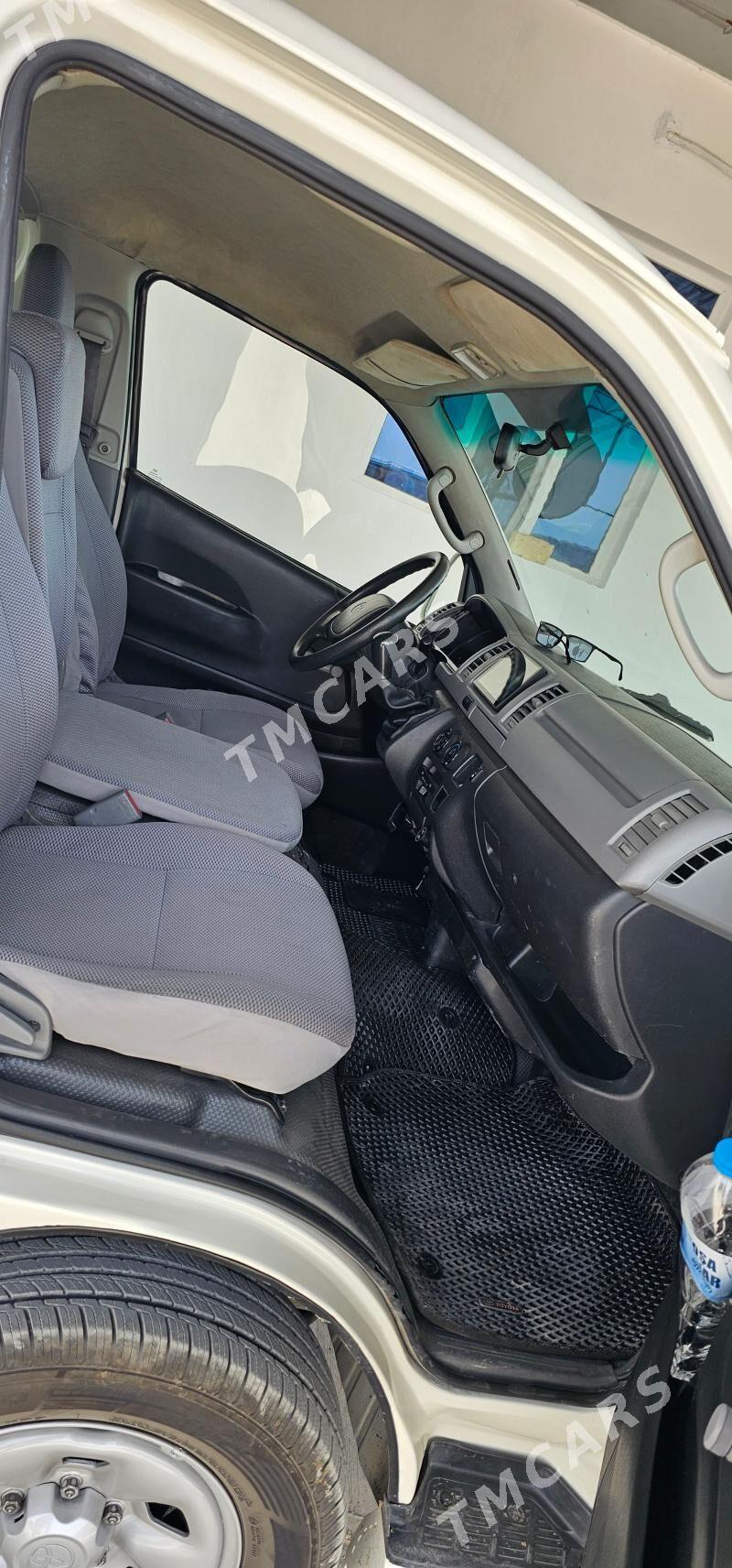 Toyota Hiace 2009 - 290 000 TMT - Aşgabat - img 2
