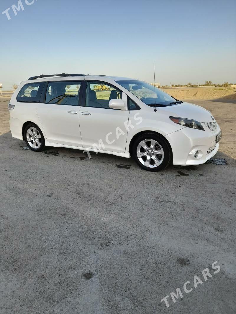 Toyota Sienna 2014 - 329 000 TMT - Бахарден - img 2