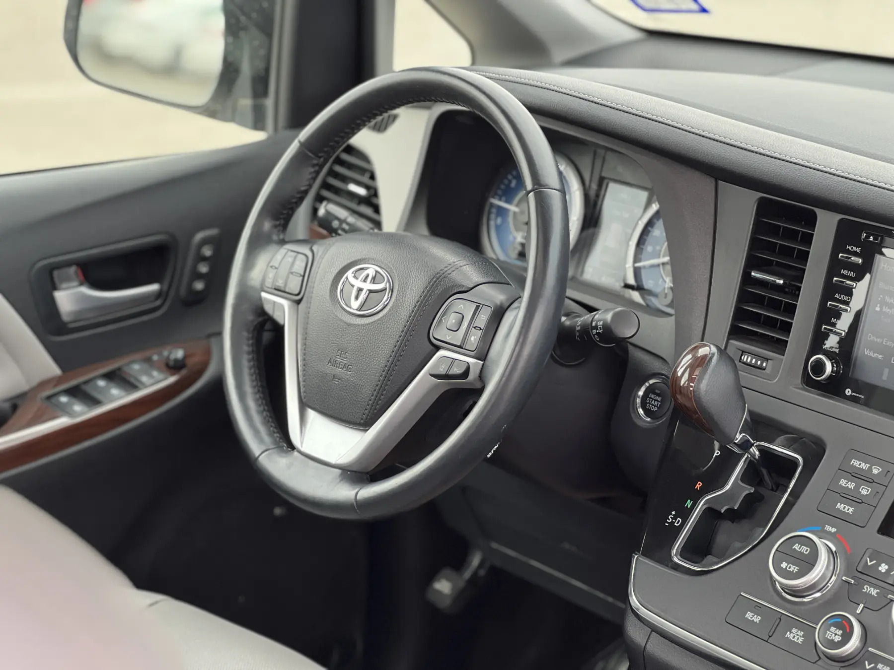 Toyota Sienna 2018 - 590 000 TMT - Ашхабад - img 2
