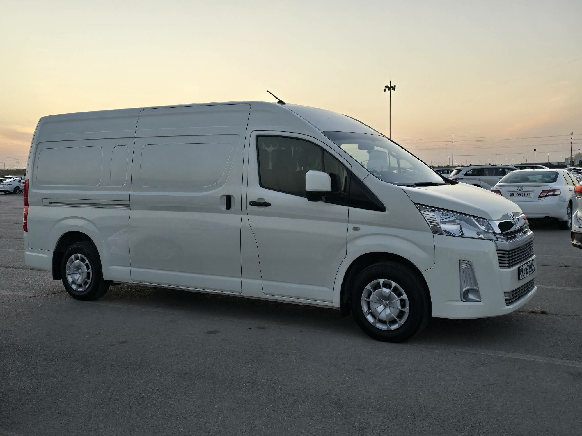 Toyota Hiace 2020 - 485 000 TMT - Aşgabat - img 2