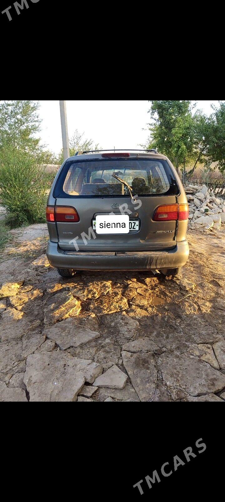 Toyota Sienna 1998 - 125 000 TMT - етр. Туркменбаши - img 2