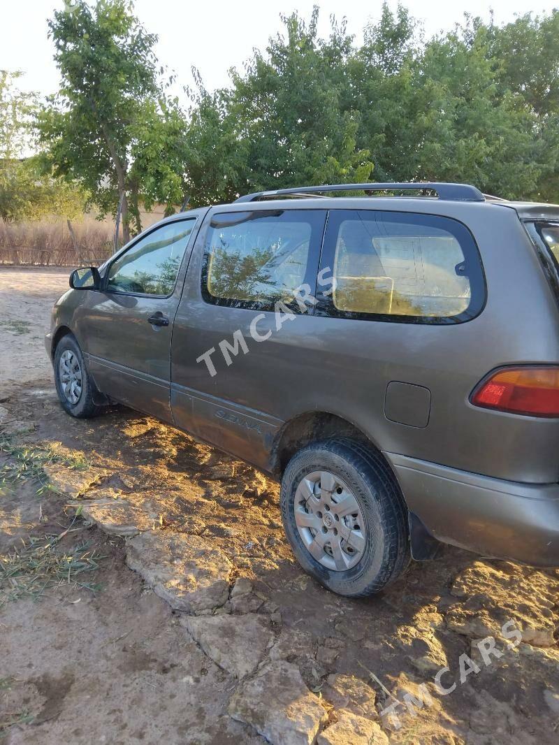Toyota Sienna 1998 - 125 000 TMT - етр. Туркменбаши - img 4