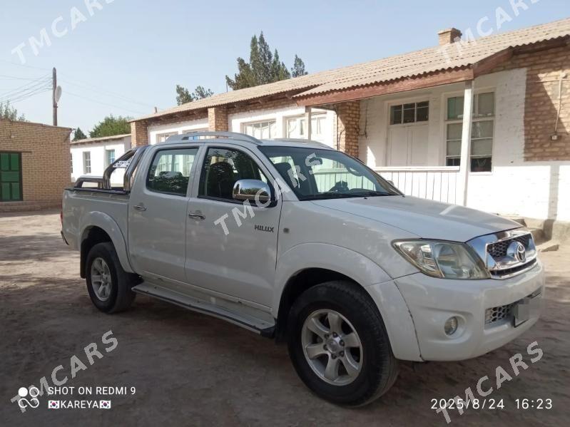 Toyota Hilux 2011 - 270 000 TMT - Kerki - img 4