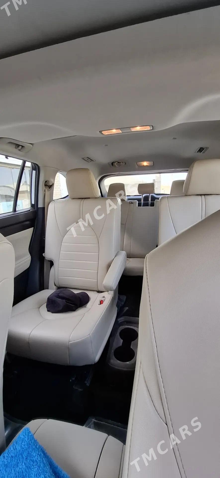 Toyota Highlander 2022 - 510 000 TMT - Мары - img 7