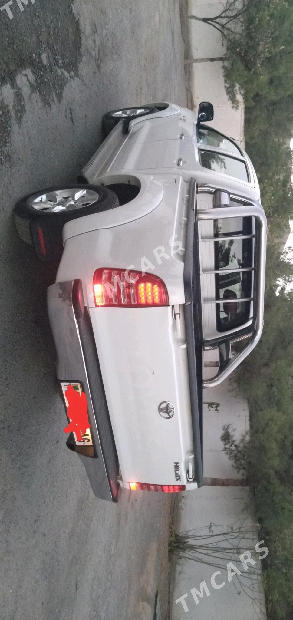 Toyota Hilux 2010 - 235 000 TMT - Ашхабад - img 2