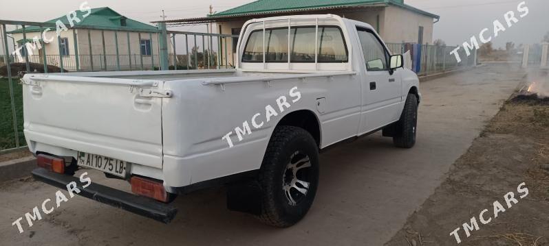 Isuzu Pickup 1995 - 50 000 TMT - Гёкдепе - img 1
