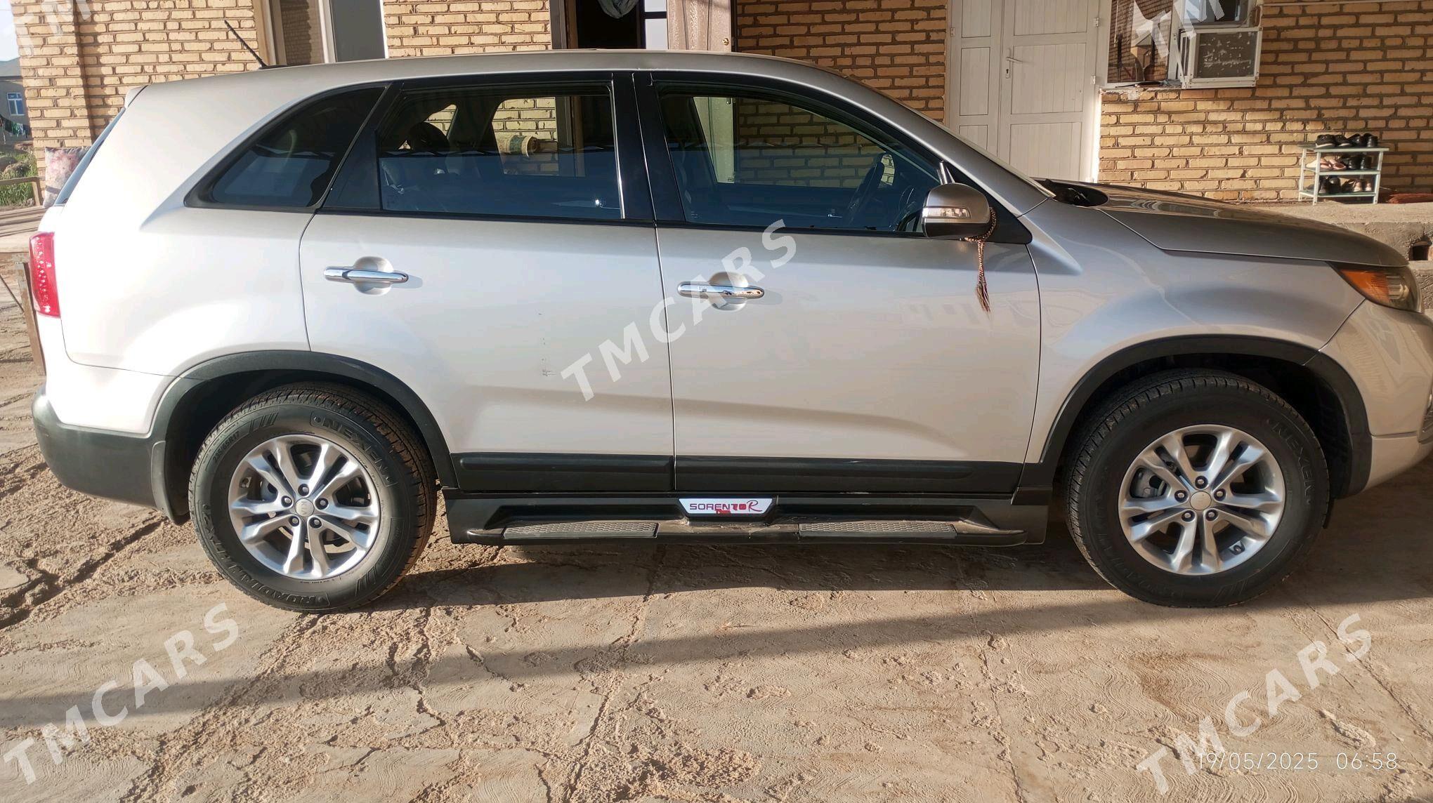 Kia Sorento 2011 - 180 000 TMT - Мары - img 5