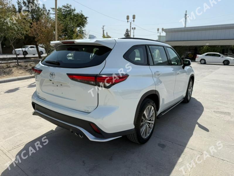 Toyota Highlander 2022 - 570 000 TMT - Бузмеин - img 7