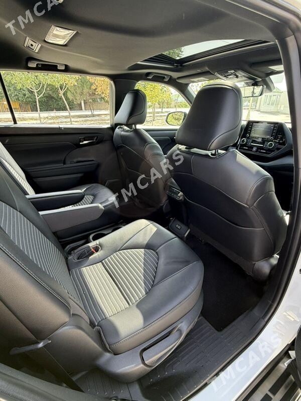 Toyota Highlander 2022 - 570 000 TMT - Бузмеин - img 10