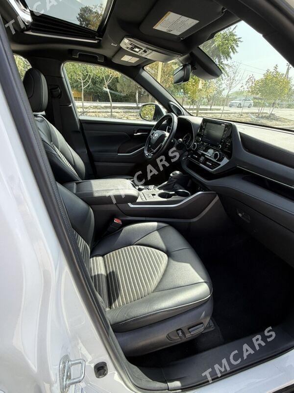 Toyota Highlander 2022 - 570 000 TMT - Бузмеин - img 9