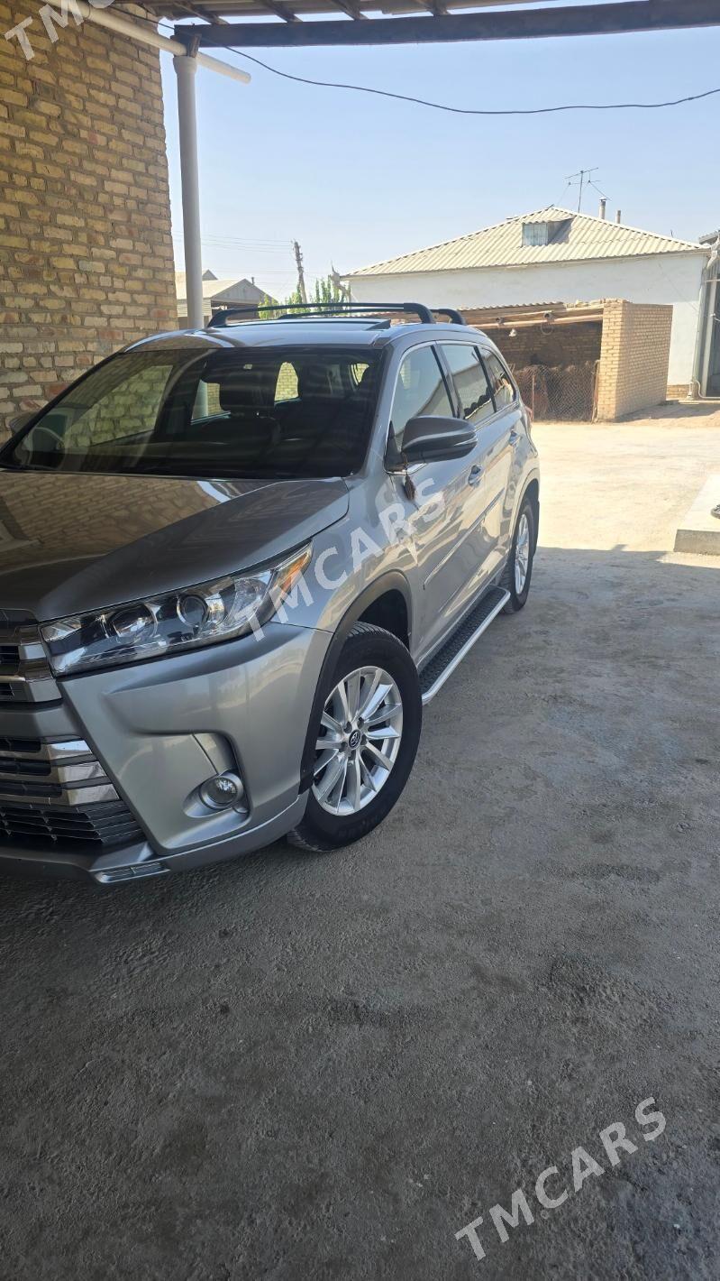 Toyota Highlander 2017 - 425 000 TMT - Мургап - img 5
