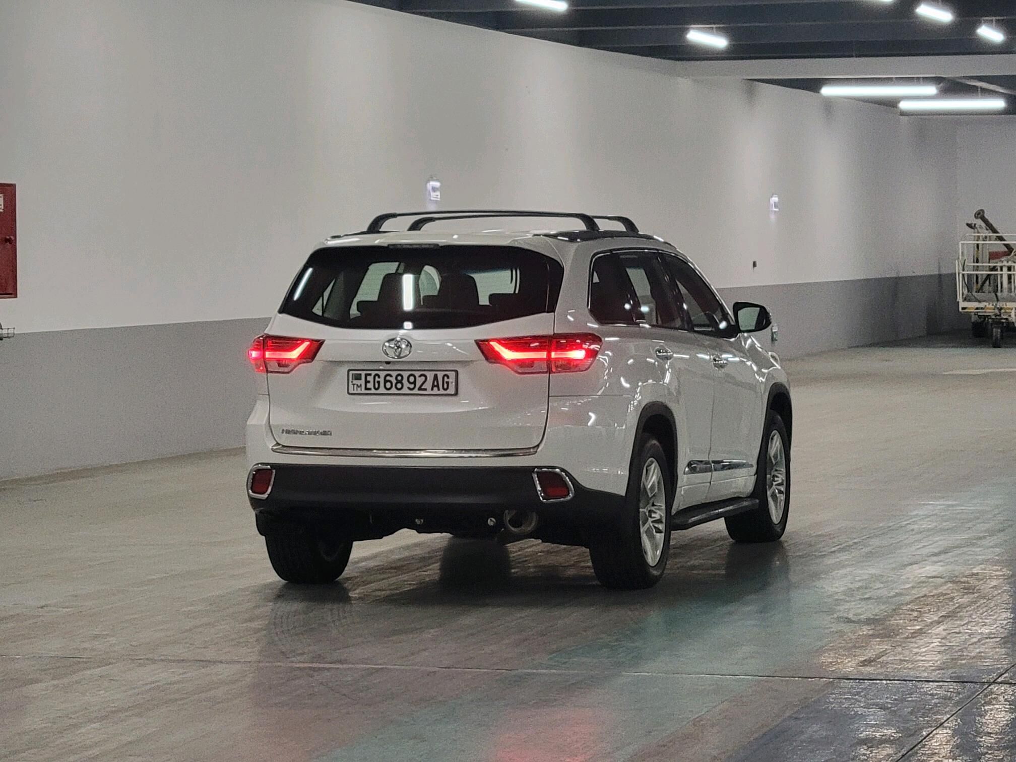 Toyota Highlander 2018 - 350 000 TMT - Ашхабад - img 5