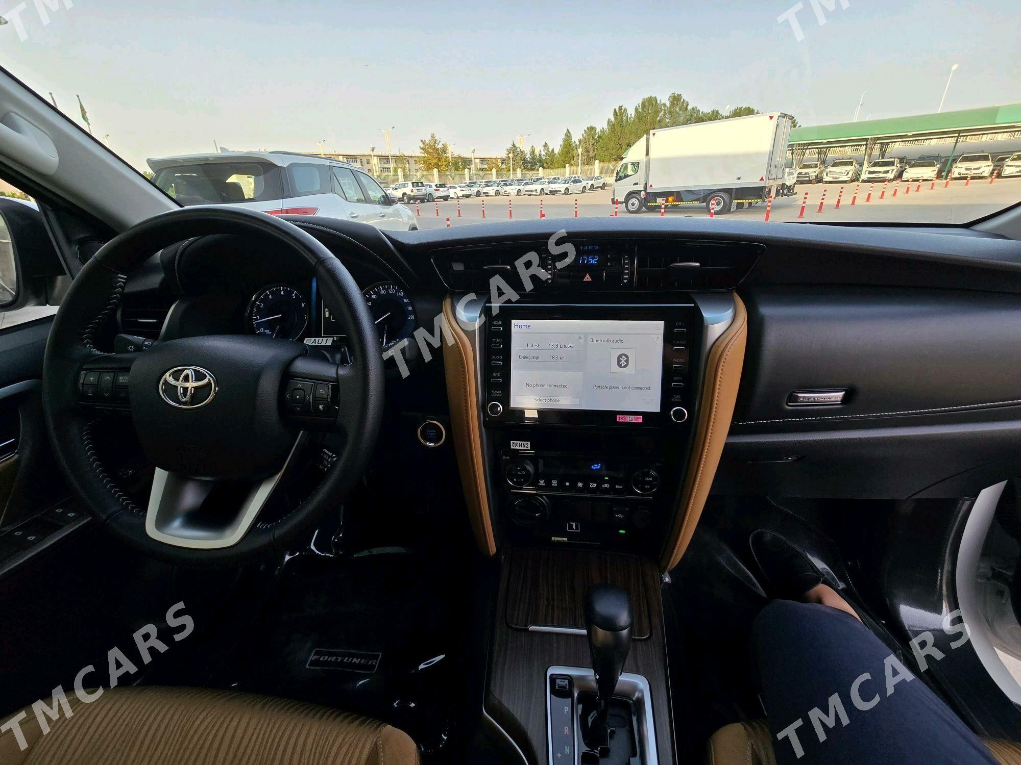 Toyota Fortuner 2024 - 700 000 TMT - 11 мкр - img 6