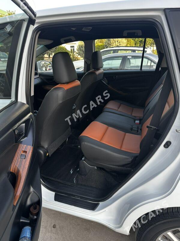 Toyota Innova 2019 - 295 000 TMT - Ашхабад - img 2