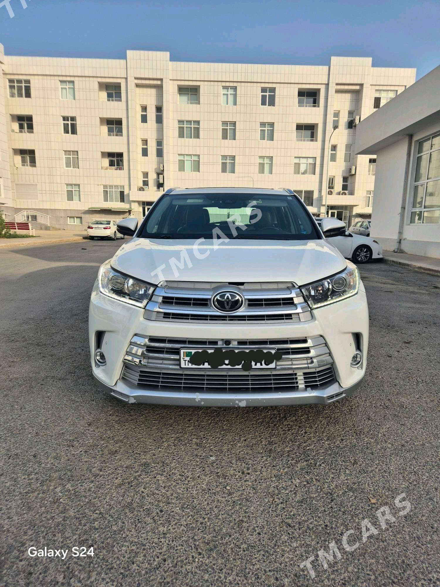 Toyota Highlander 2019 - 590 000 TMT - Гуртли - img 3