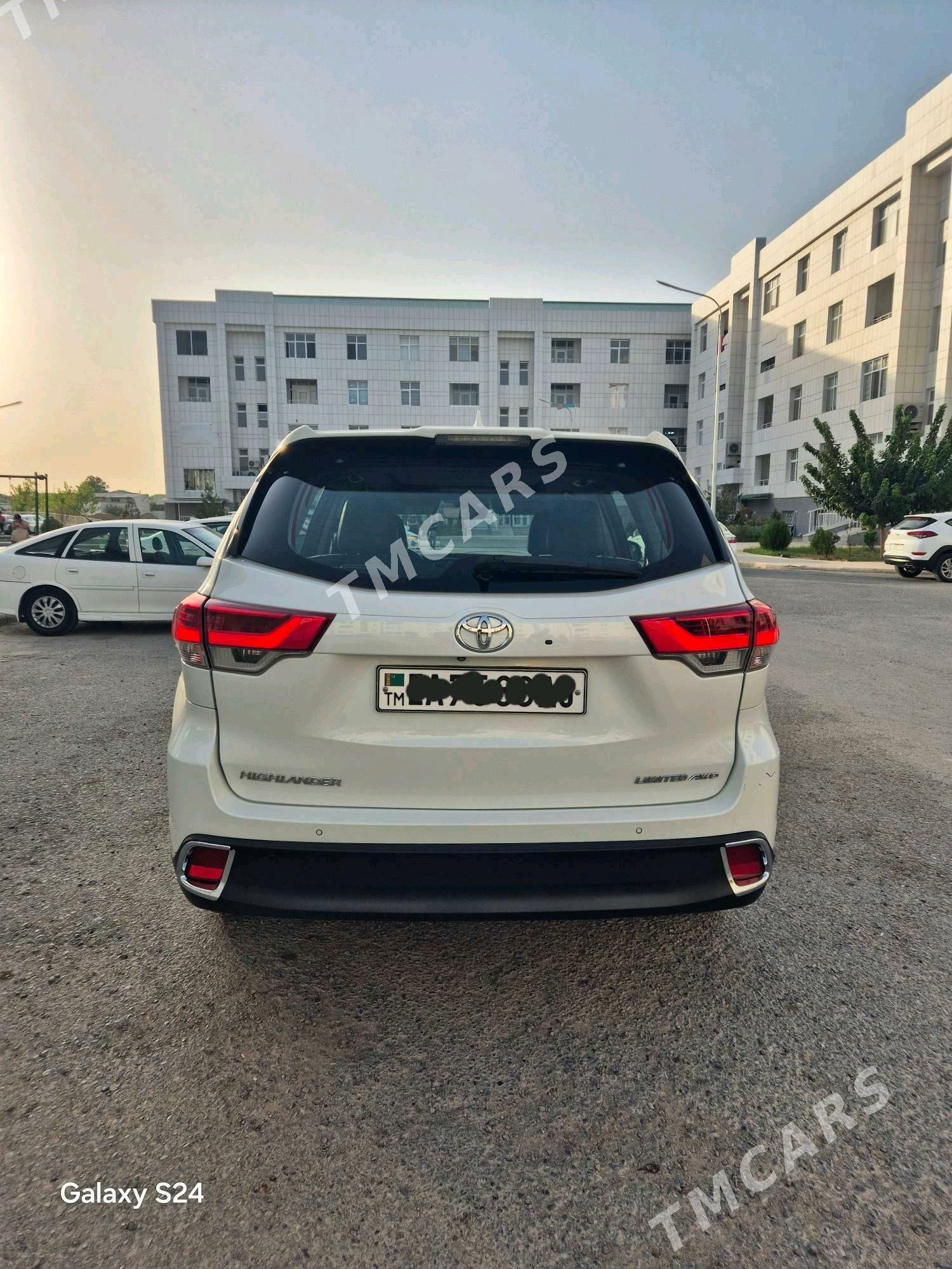 Toyota Highlander 2019 - 590 000 TMT - Гуртли - img 6