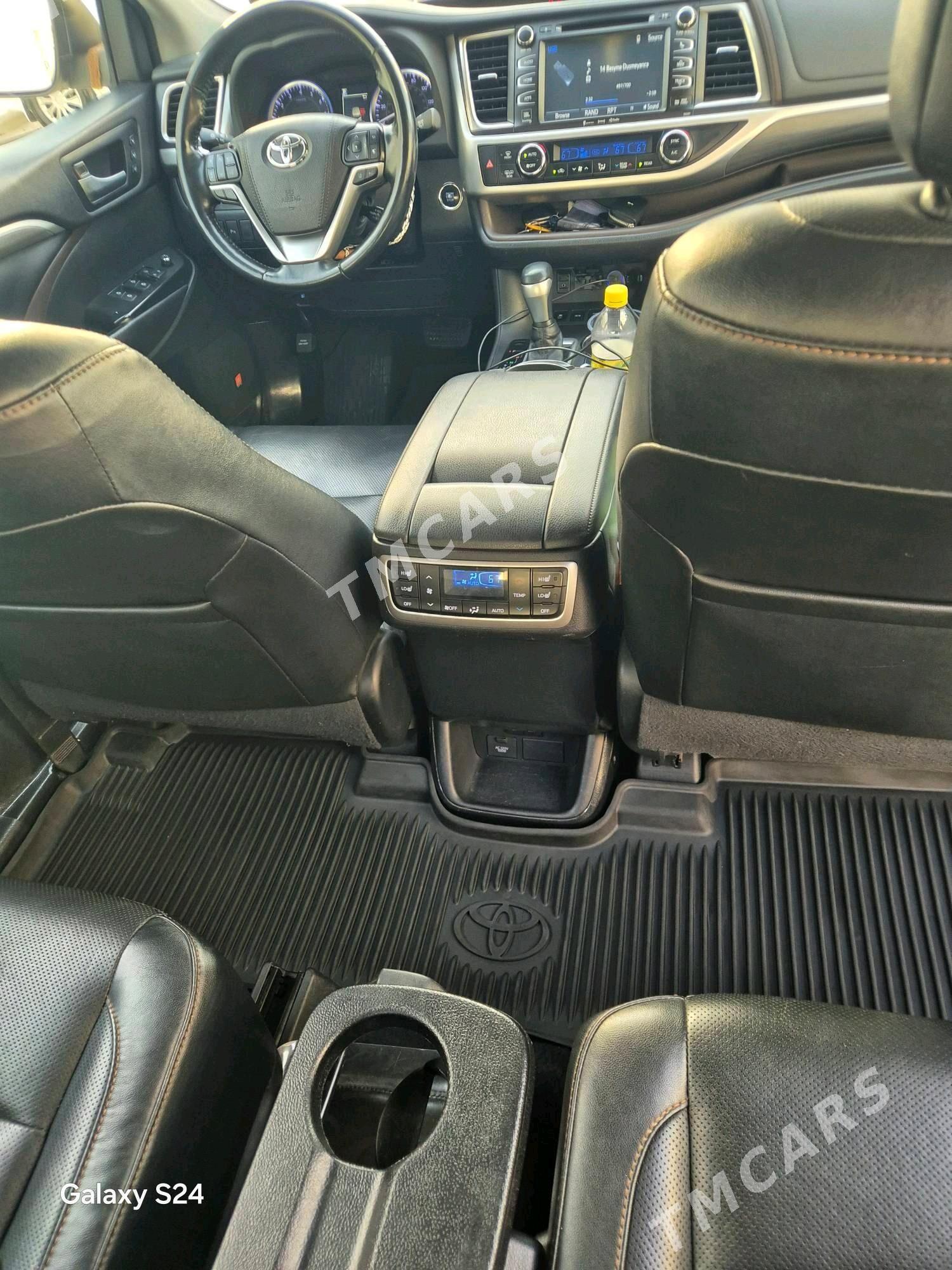 Toyota Highlander 2019 - 590 000 TMT - Гуртли - img 8