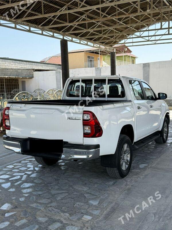 Toyota Hilux 2021 - 450 000 TMT - Aşgabat - img 2