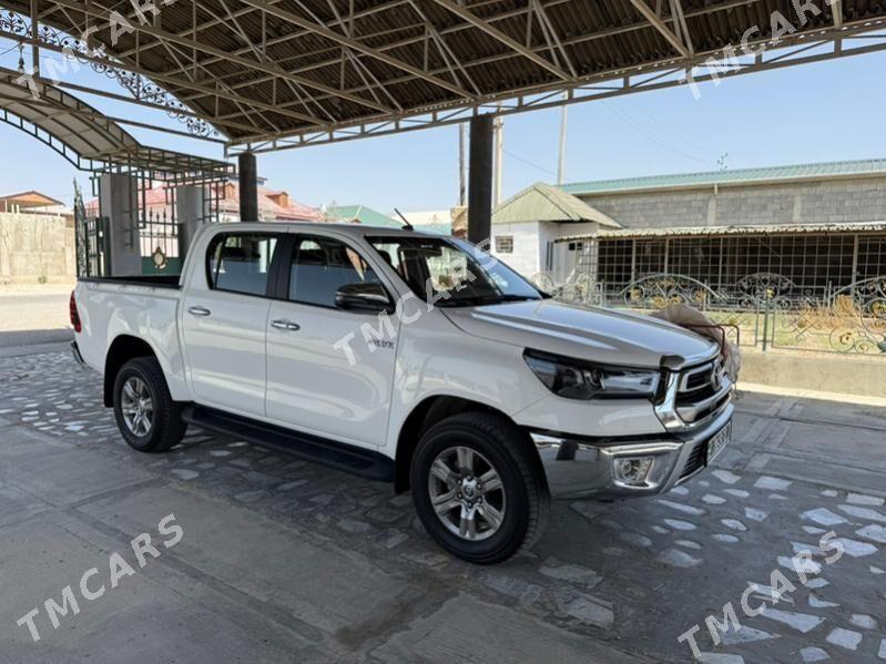 Toyota Hilux 2021 - 450 000 TMT - Aşgabat - img 3