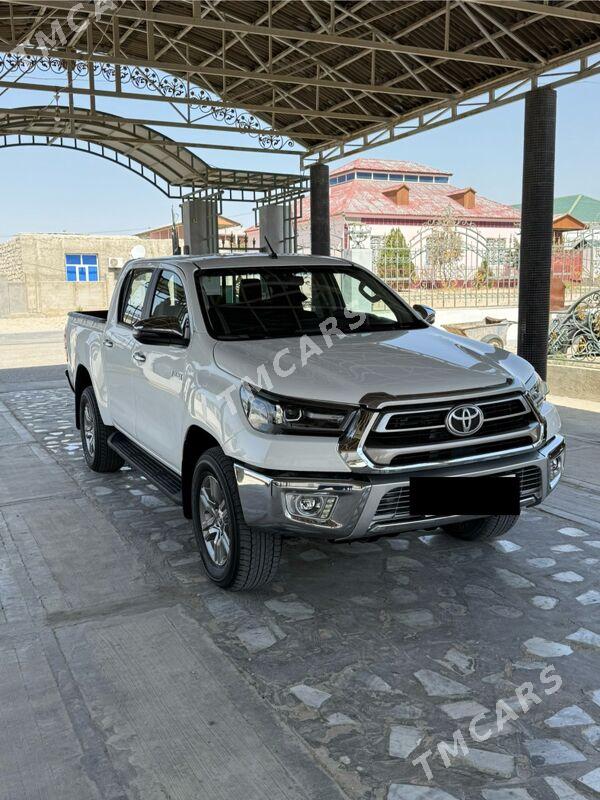 Toyota Hilux 2021 - 450 000 TMT - Aşgabat - img 6