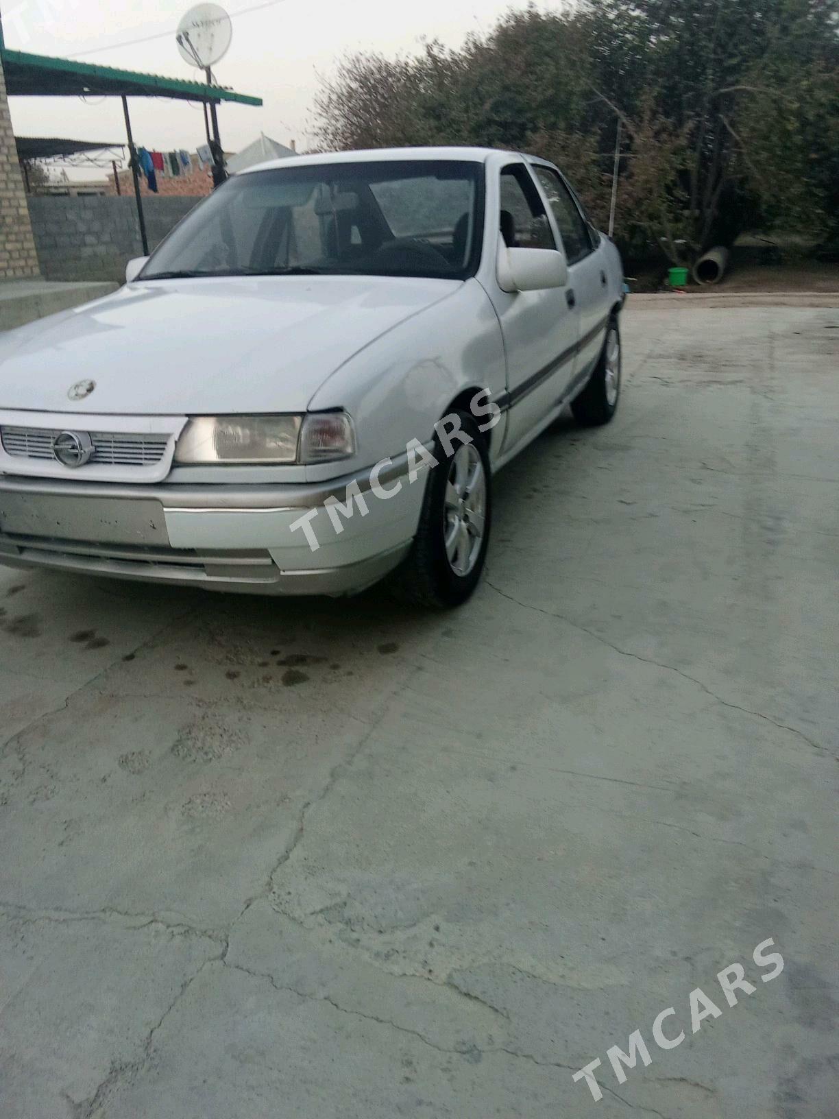 Opel Vectra 1991 - 33 000 TMT - Бахарден - img 2