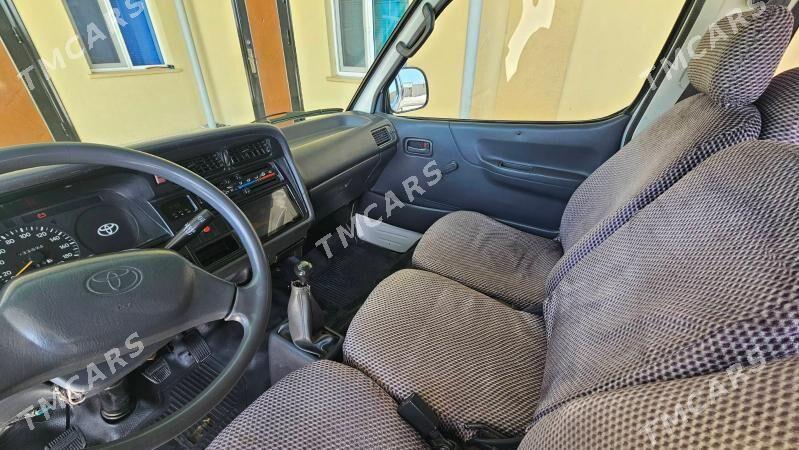 Toyota Hiace 2001 - 158 000 TMT - Bäherden - img 6