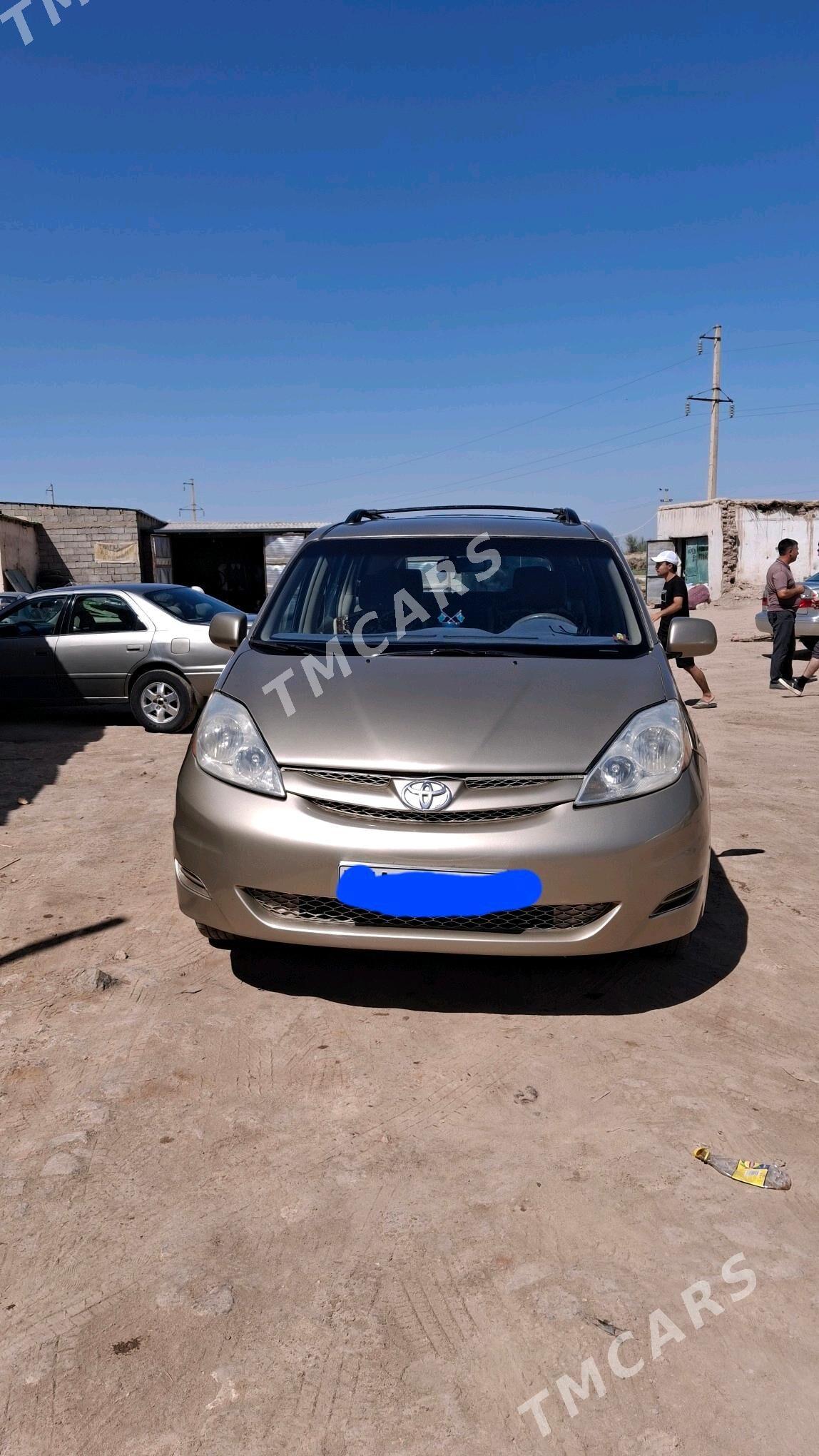 Toyota Sienna 2005 - 195 000 TMT - Türkmenbaşy etr. - img 2