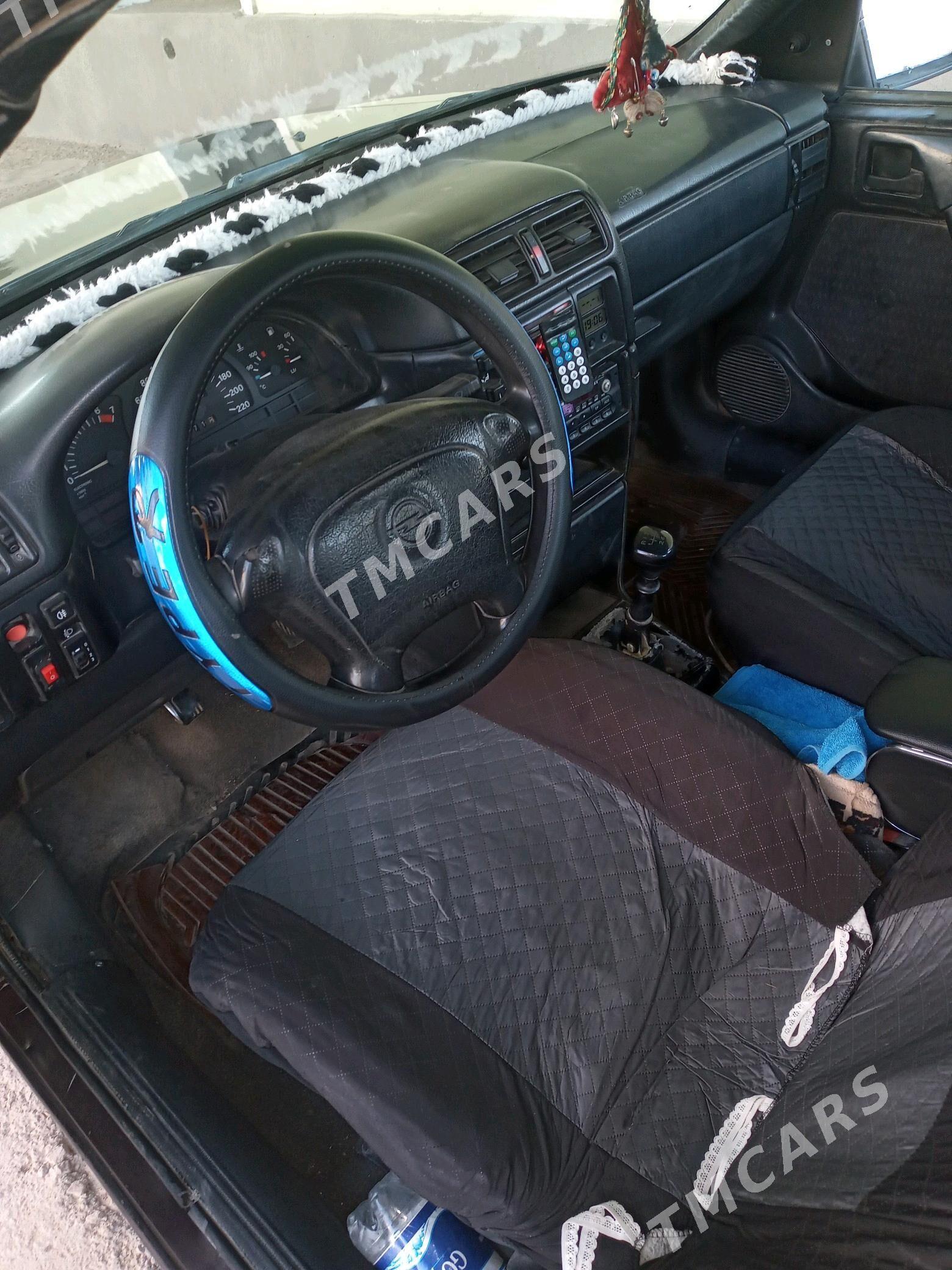Opel Vectra 1994 - 40 000 TMT - Губадаг - img 3