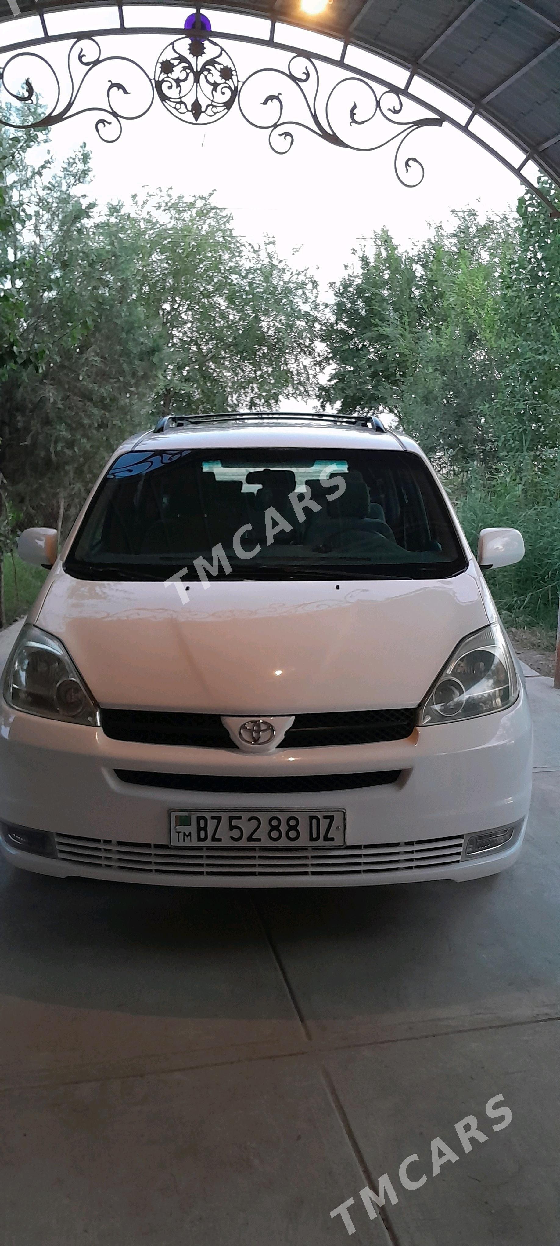 Toyota Sienna 2004 - 220 000 TMT - Акдепе - img 2