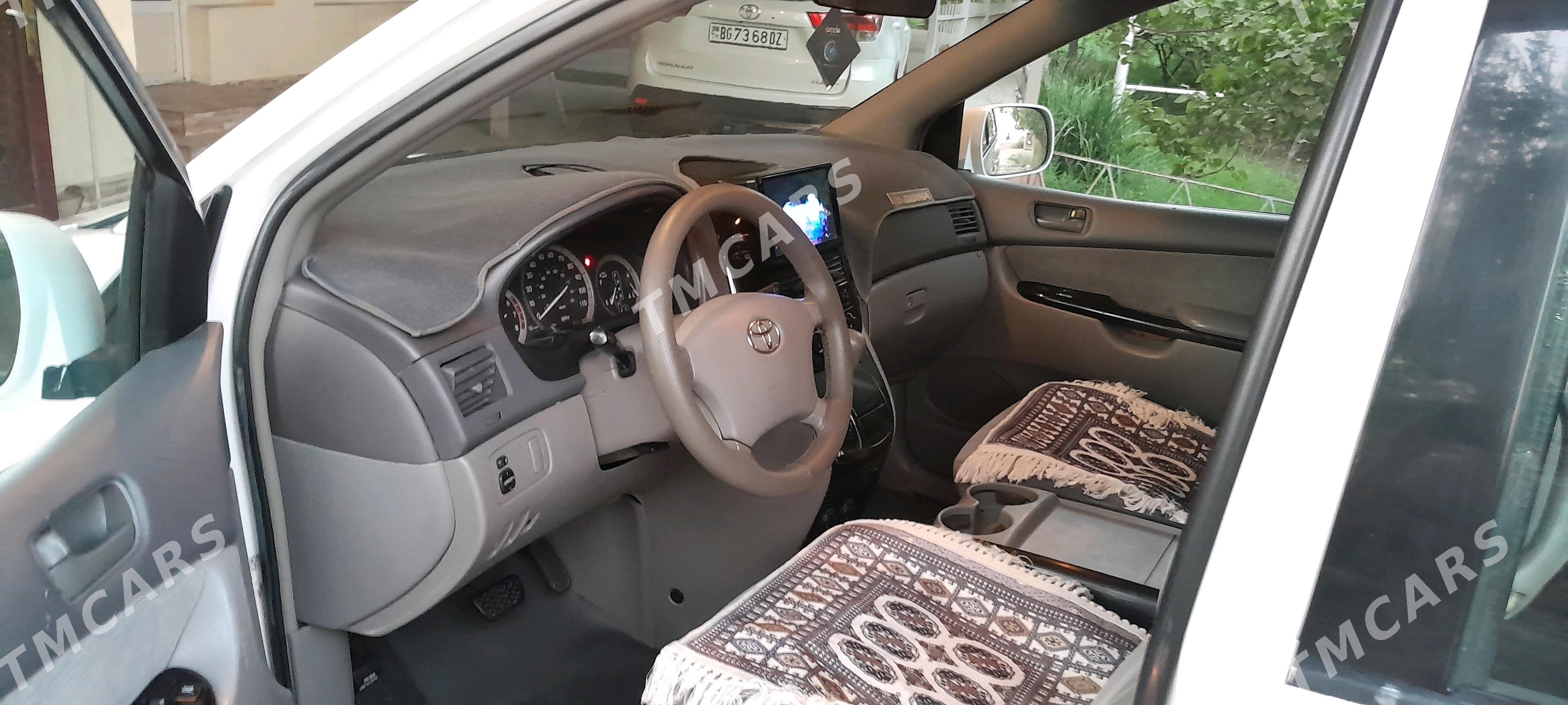 Toyota Sienna 2004 - 220 000 TMT - Акдепе - img 5