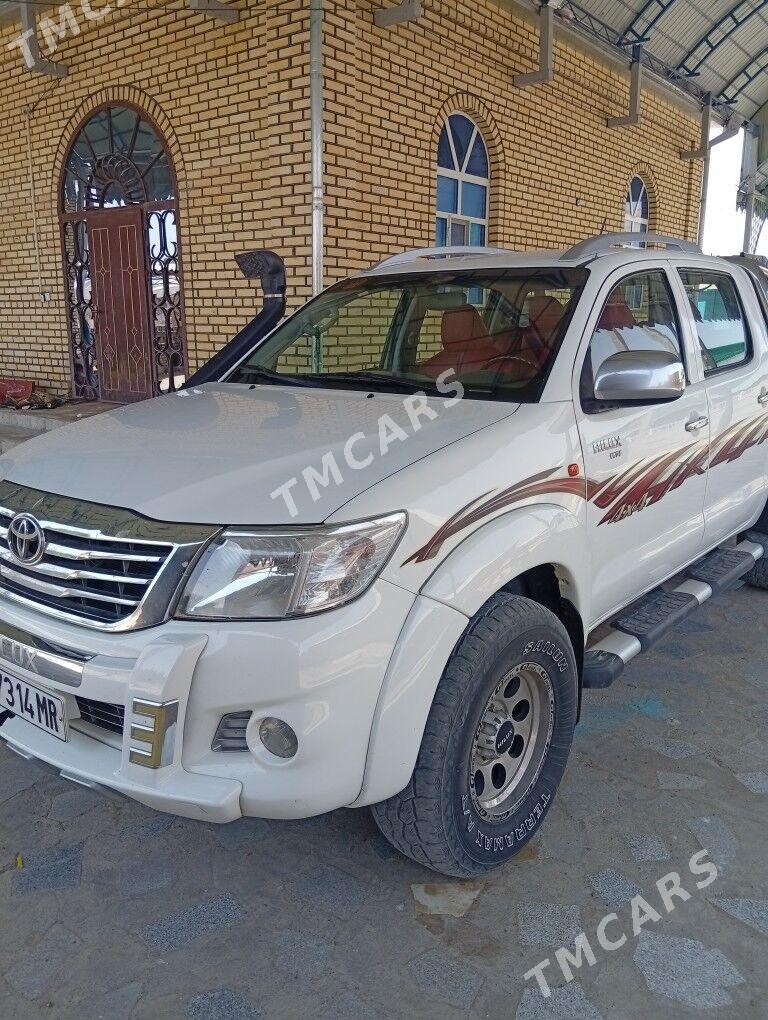 Toyota Hilux 2015 - 250 000 TMT - Tagtabazar - img 3