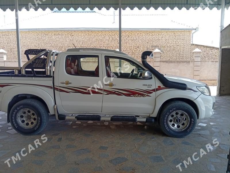 Toyota Hilux 2015 - 250 000 TMT - Tagtabazar - img 5