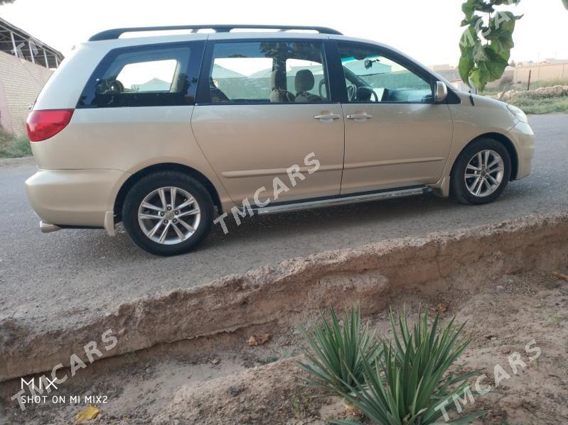 Toyota Sienna 2006 - 240 000 TMT - Ёлётен - img 1
