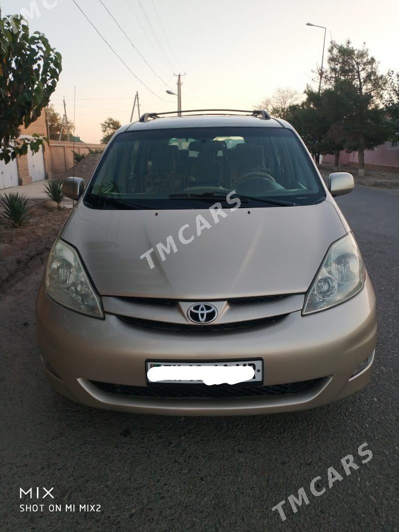 Toyota Sienna 2006 - 240 000 TMT - Ёлётен - img 3