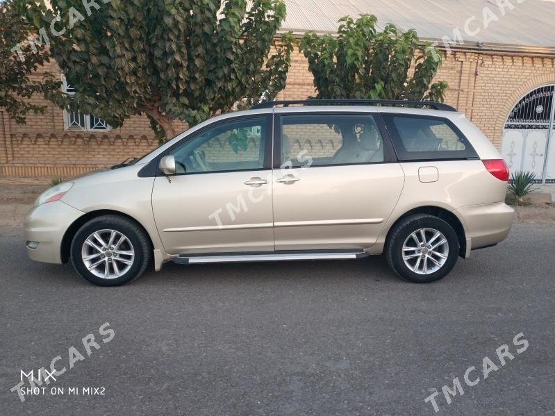 Toyota Sienna 2006 - 240 000 TMT - Ёлётен - img 5