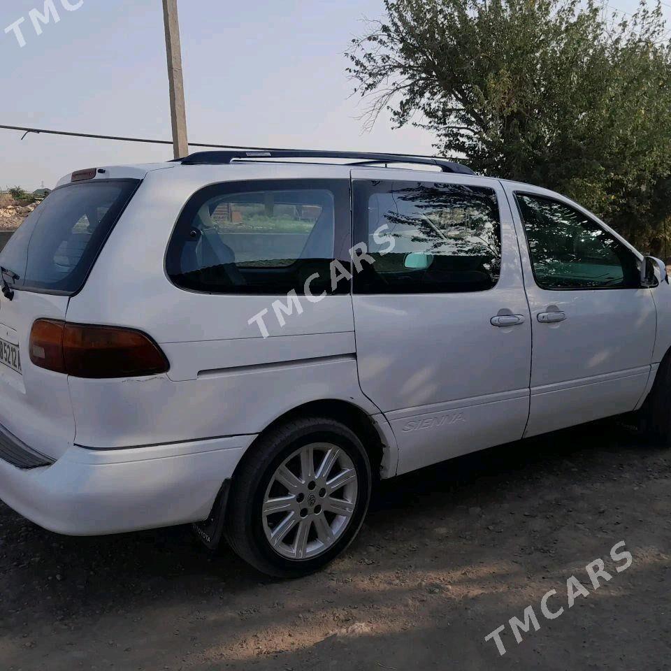 Toyota Sienna 2000 - 128 000 TMT - Теджен - img 3