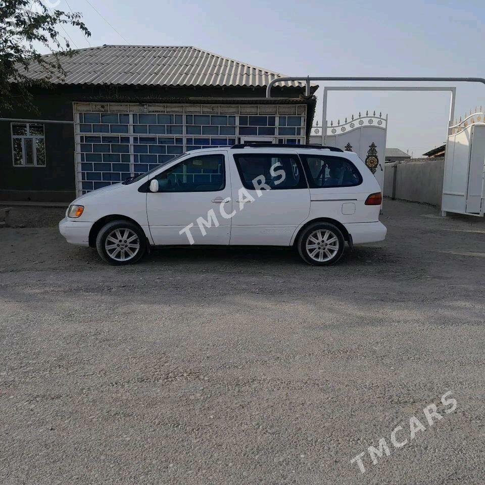 Toyota Sienna 2000 - 128 000 TMT - Теджен - img 2