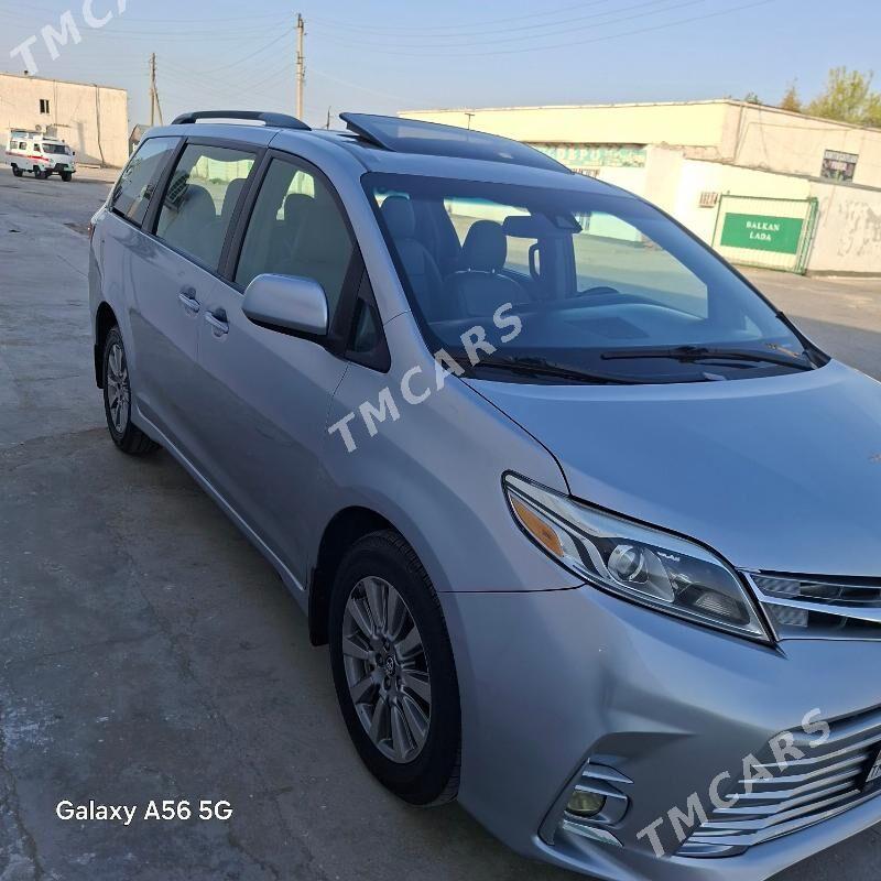 Toyota Sienna 2018 - 450 000 TMT - Balkanabat - img 4