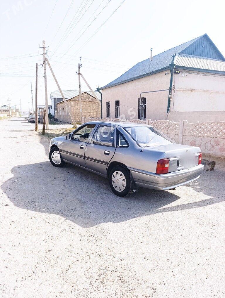 Opel Vectra 1988 - 16 000 TMT - Мары - img 1